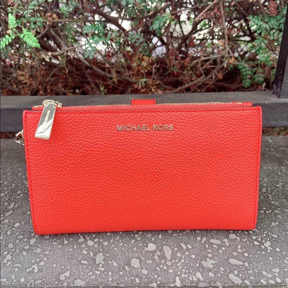 Micheal Kors wallet - Picture 5 of 16